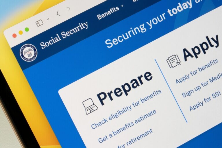 Graph showing 15 percent increase in social security claims as baby boomers rush to retire
