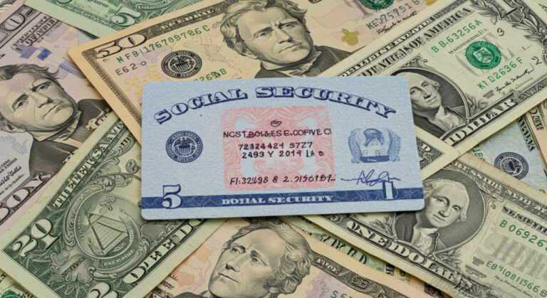 Graph showing public workers receiving 14 billion dollars in social security payouts